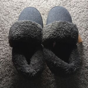 NWT Men's Sherpa slippers size 9